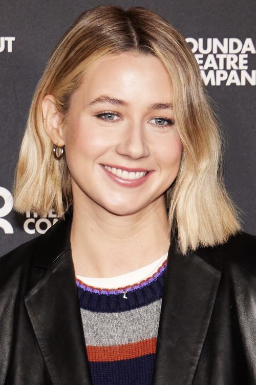 Lucy Freyer as Jenna