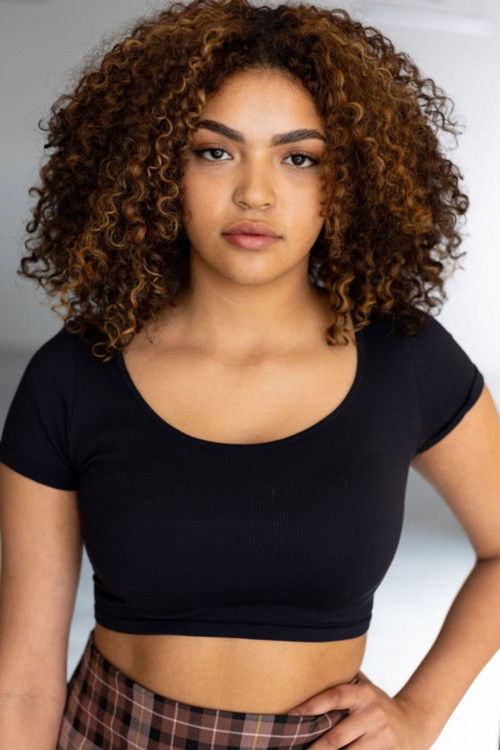 Gabriella Surodjawan as Teen Camilla