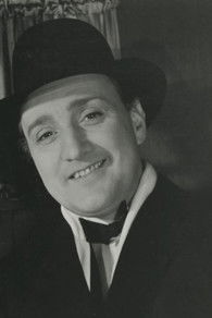 Arne Weel as Guest in Garden