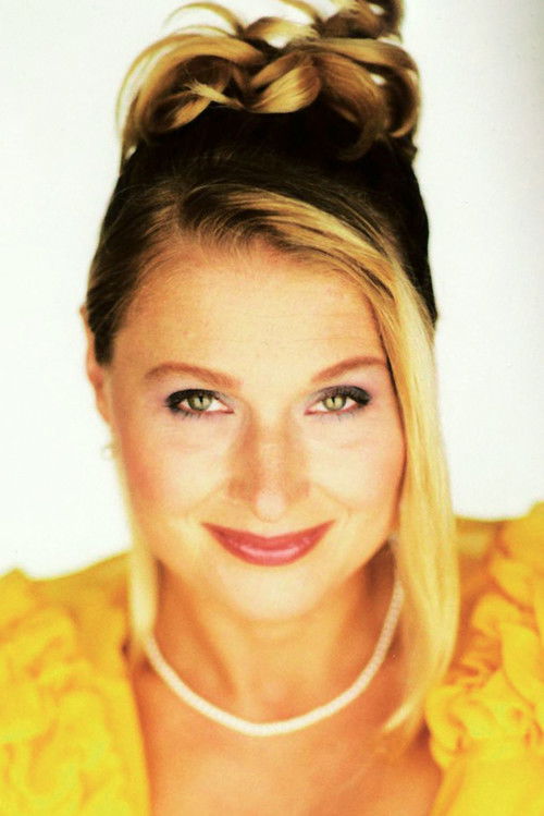 Alice Laksarová as Aunt Heda