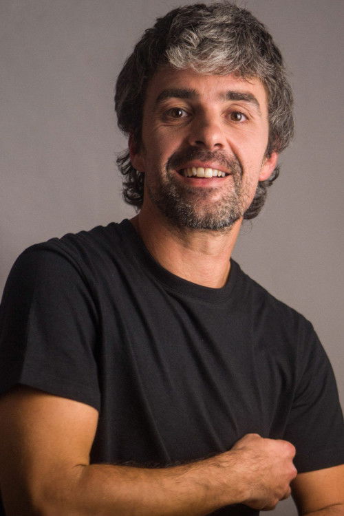 Javier López as Mateo