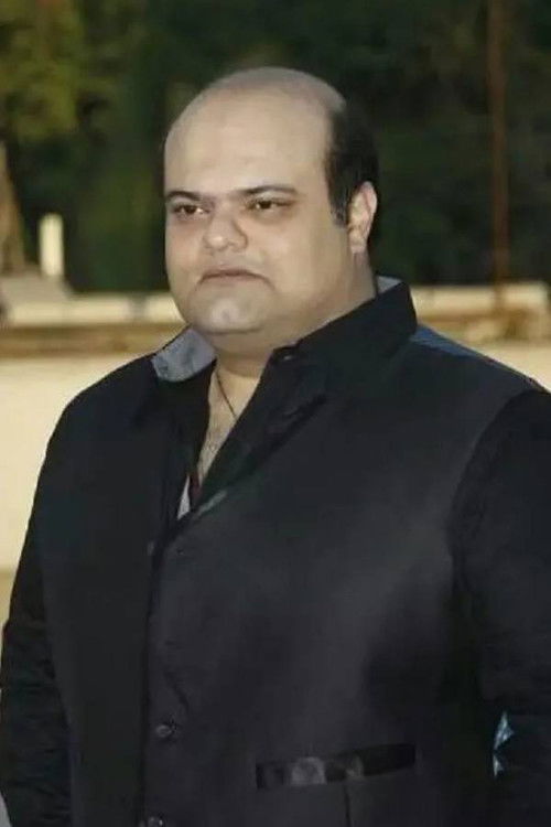 Bharat Bhatia as 货船厨师