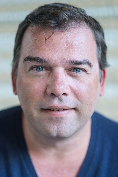 Nicolas Justamon as Mei Shi (voice)