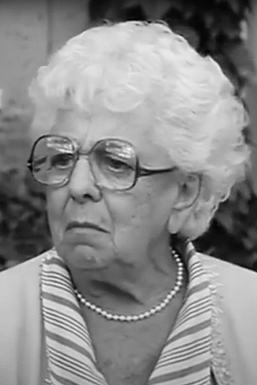 Enid Saunders as Minnie Hart