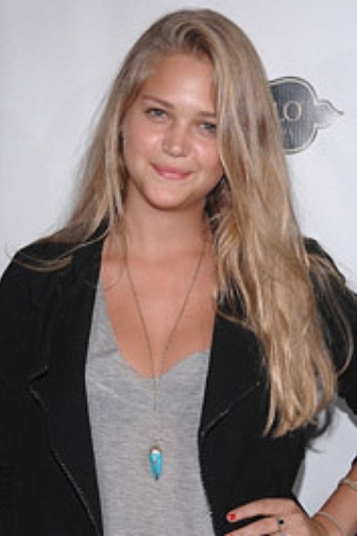 Esti Ginzburg as Sara Ludlow