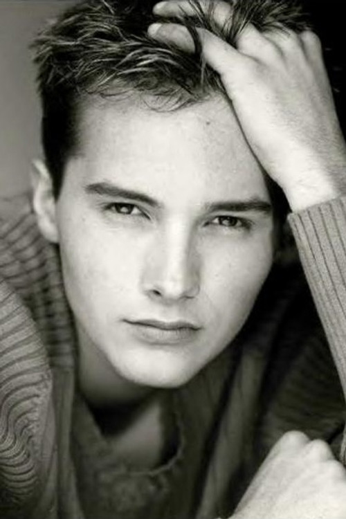 Derek Lee Nixon as Brad Taylor