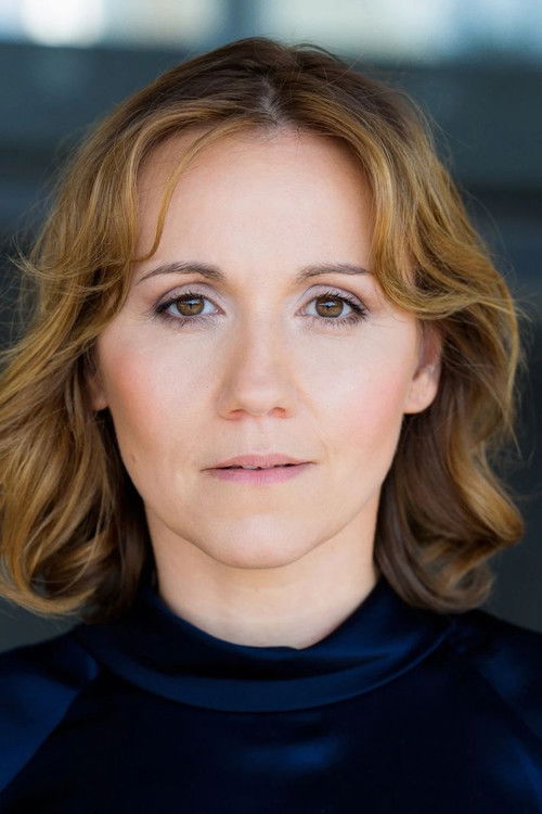 Jana Lesley Kühne as Miriam