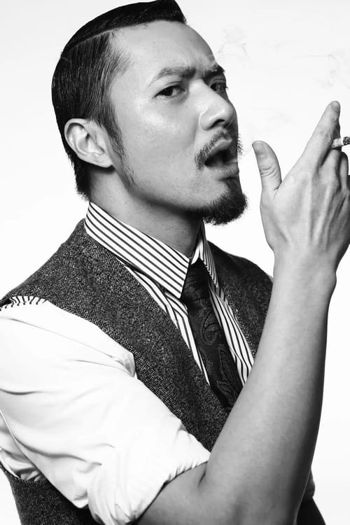 Liu Zhuoting as Mr. L