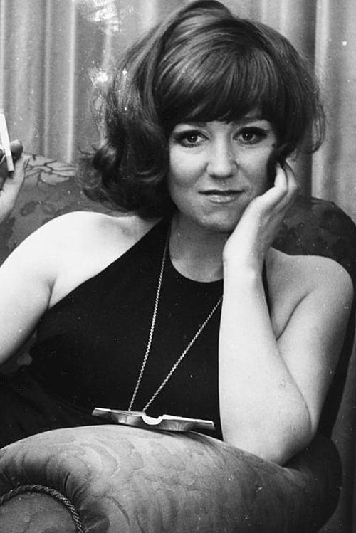 Gwendolyn Watts as Sarah Mangles