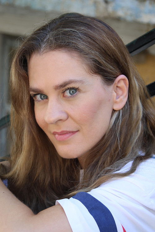 Eleni Liaska as Λουίζα