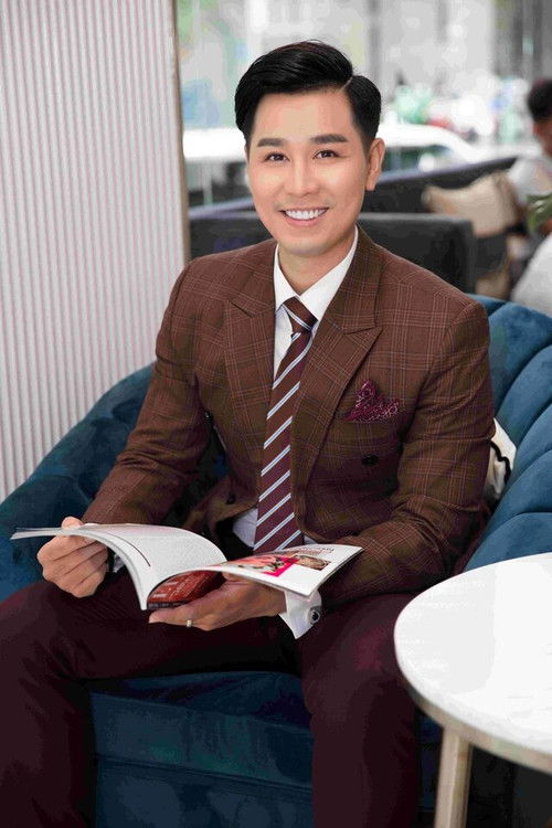 Nguyên Khang as Self - Host