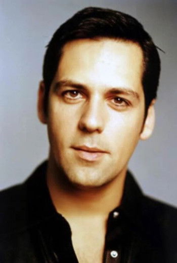 Ștefan Bănică Jr. as Ion