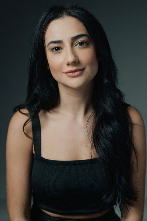 Amanda Simão as Alice