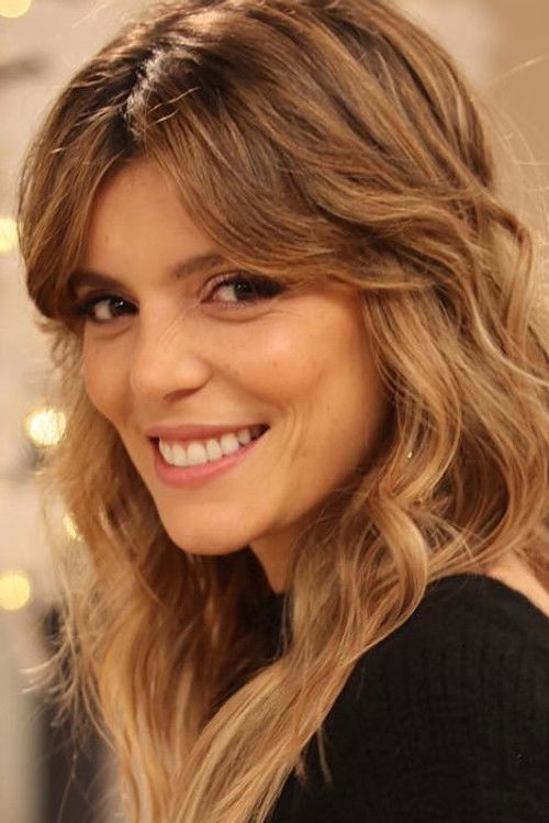 Andreia Rodrigues as Jornalista