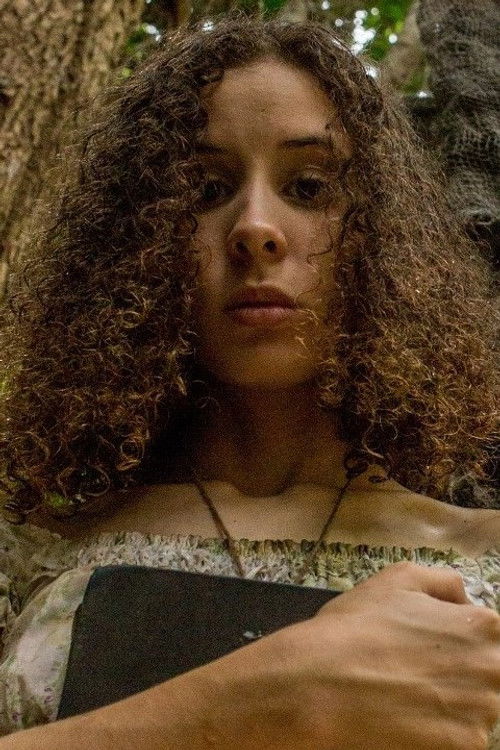 Carol Aragão as Clara