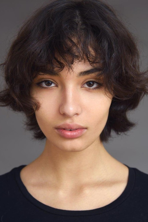 Esther Bernet-Rollande as Nadia