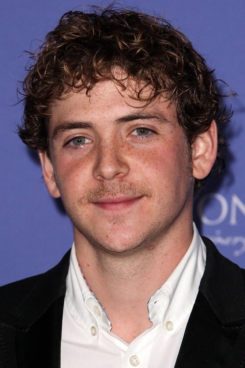 Junio Valverde as Edu