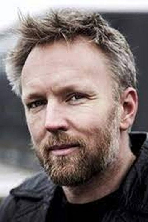 Anders Valentinus Dam as Michael