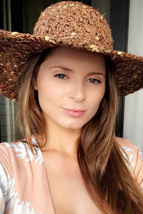 Magdalena Tcherno as Sue