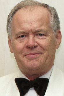 Mark Makarenkov as дедушка семейства/Дон Пачиток