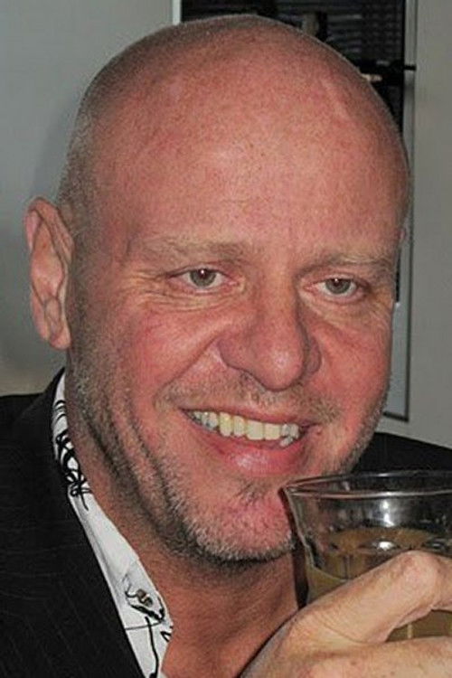 Steen Svare as Knalle