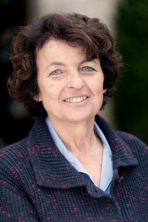 Franziska Küpferle as Lucie Dill