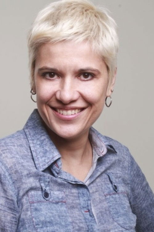 Carla Cassapo as Dóris