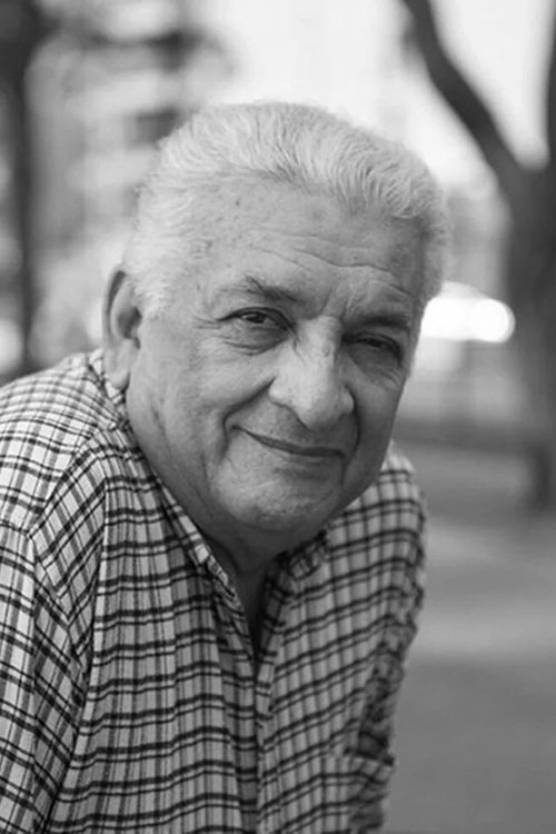 Ismael Contreras as Sr. Quiroga