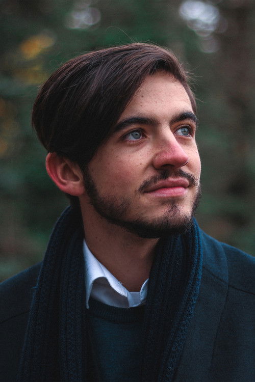 Caleb Davidson as Kyle