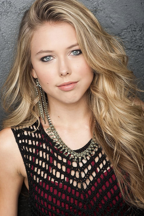 Alissa Latow as Angela Dodds