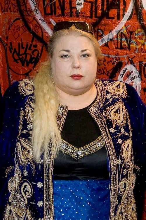 Heinäsirkka as Doris