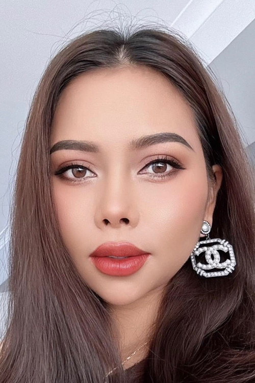 Supawadee Leilani Bouteleux as Hippy Farang's Wife