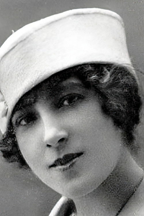 Andrée Divonne as Fiancée