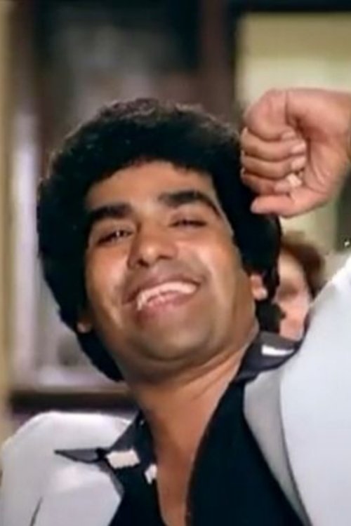 Ahmed Adaweya as مطرب