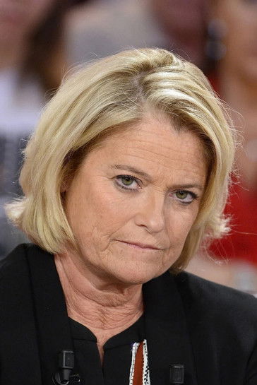 Marina Carrère d'Encausse as Présentation