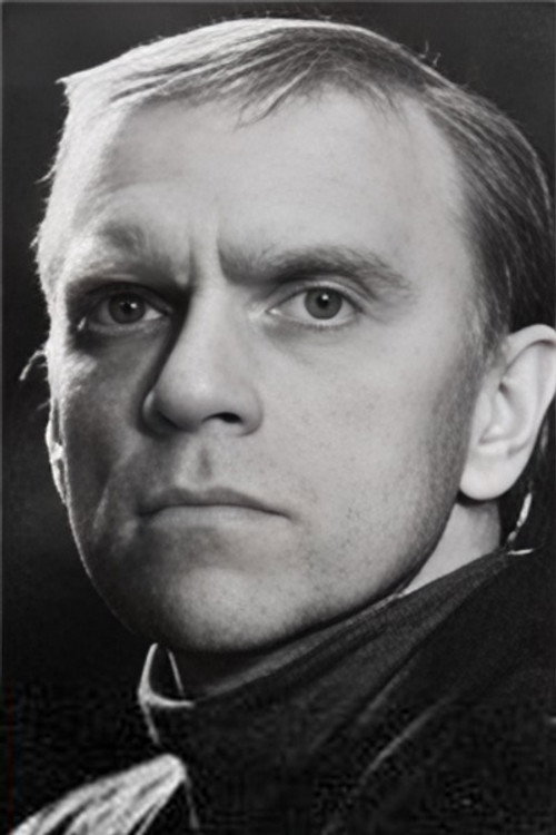 Viktor Smirnov-Golovanov as Strongman