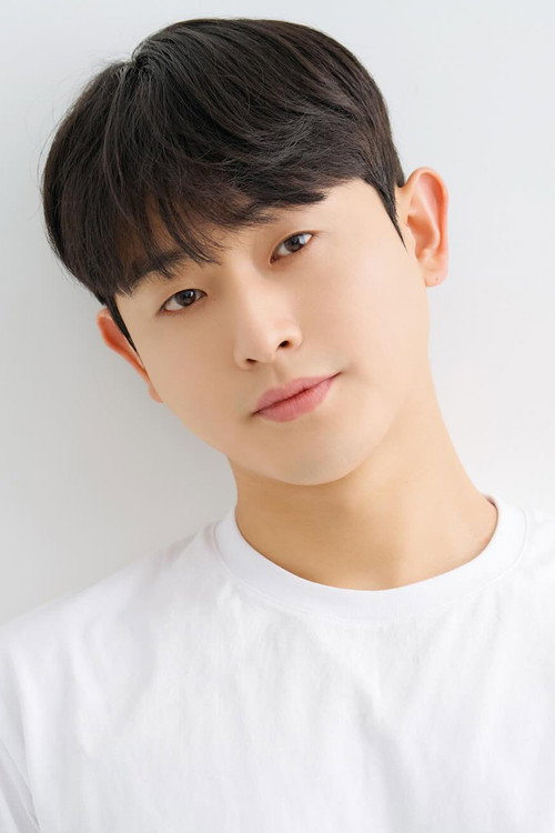 김건호 as Club staff