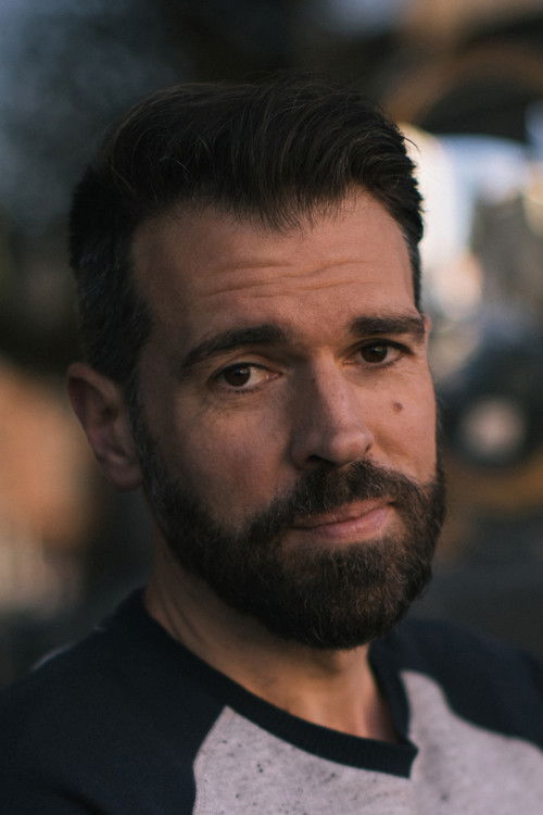 Xavier Baeyens as Old Priest