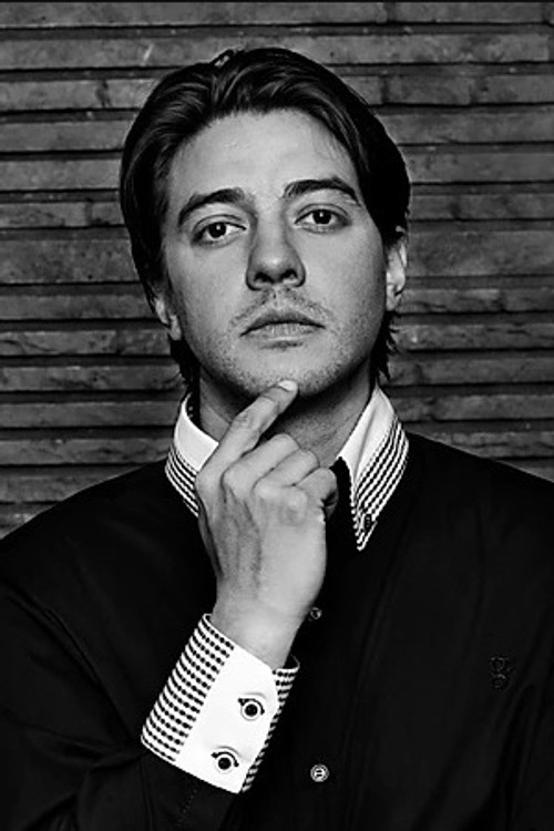 Javier Gardeazábal as Agustín "Peluca" Ortíz