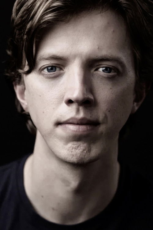 Eric James Gravolin as Leo