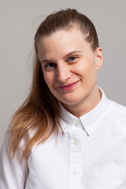 Melli Maikkula as Tarjoilija