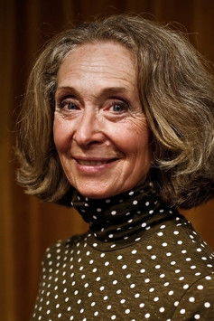 Kimberly Ribeiro as Moura-Encantada