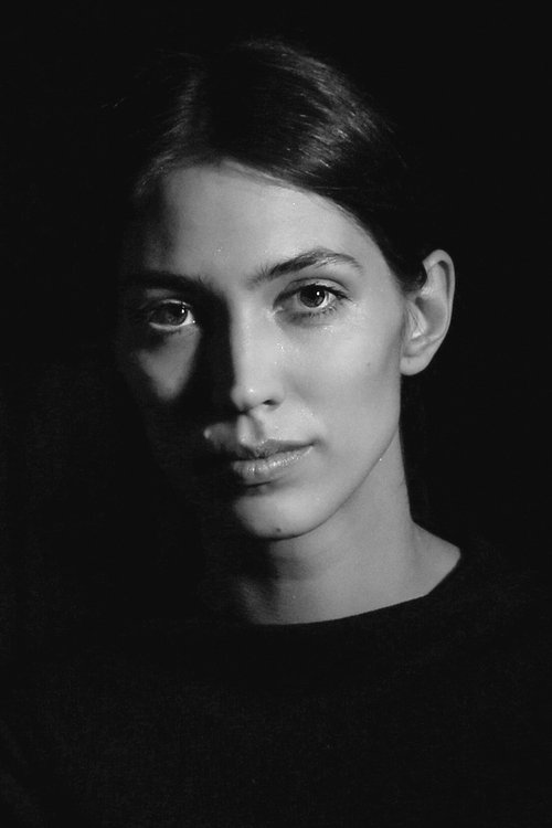 Lora Kmieliauskaitė as 