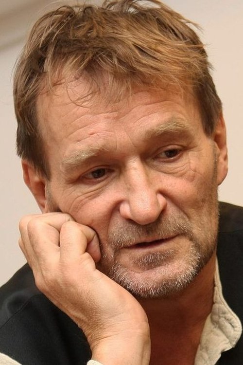 György Cserhalmi as Fanyüvö / Vasgyúró / Kömorzsoló (voice)