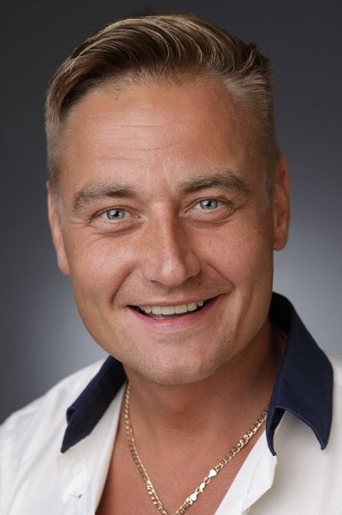 Dmitriy Sukhomlinov as metrosexual