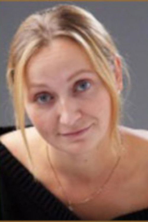 Maria Kapitskaya as Лиза Соловьёва соседка и одноклассница, влюбленная в Витю