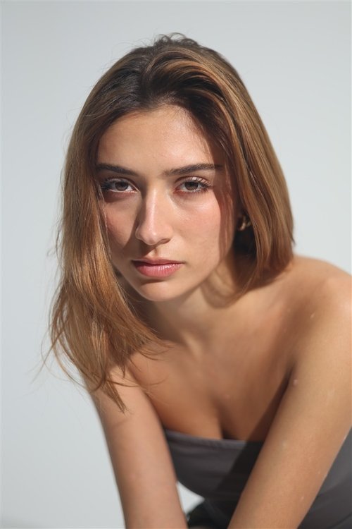 Isïa Arcangeletti as 