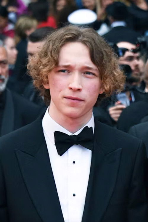 Dashiell Upton as Teddie Drunch / First Mate Thargo