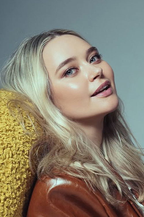 Marina Epro as TV host