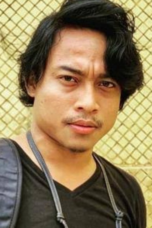 Kaan Lativan as Asep